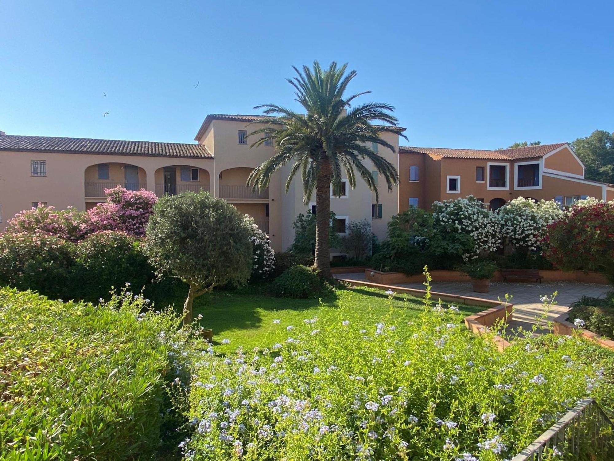 2 Bedrooms, 15 Min Walk To Beach, Ac, Pool & Fiber Internet In A Quiet, Private Gated Domain 5Kms To St Tropez Cogolin Exterior photo